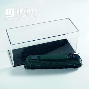 Vitrines en acrylique pour trains miniatures 