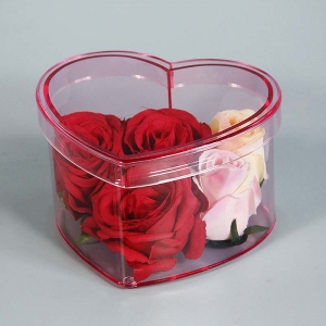 boîte de fleur en forme de cœur de couleur rose 