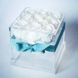 boîte de roses en acrylique