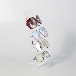 4 lunettes de soleil en acrylique 
