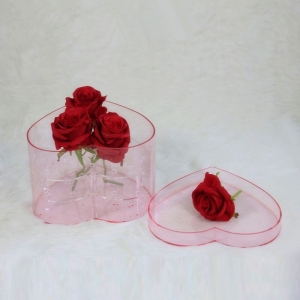 Affichage de fleurs en acrylique sur mesure en forme de cœur 