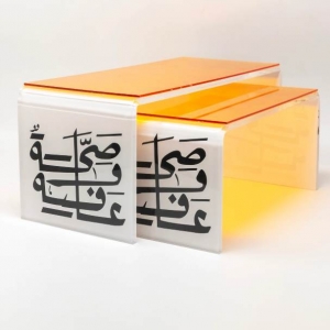 plateau acrylique arabe avec motifs de calligraphie arabe 