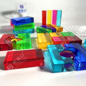 Cubes de pierres précieuses en acrylique