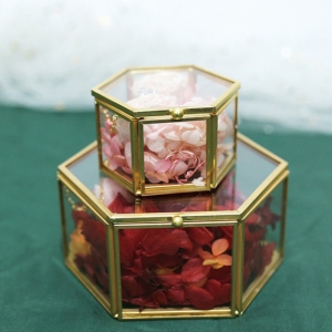 Boîte à bijoux hexagonale en verre