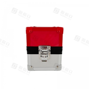 Coffre de rangement métallique rouge et argent avec loquet de sécurité 