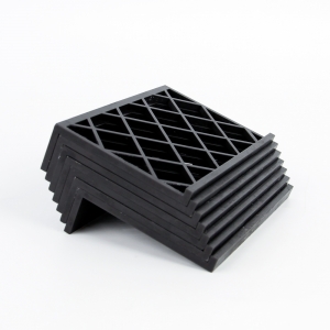 Socle rehausseur pour présentation de cartes à collectionner lors d'un salon de cartes à collectionner 