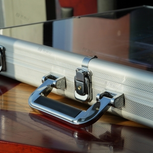 Fabricant et fournisseur en gros de vitrines pour cartes classées PSA en alliage d'aluminium argenté 