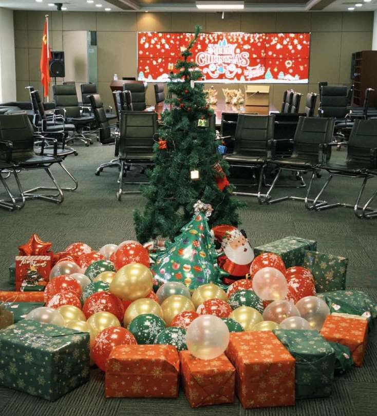 Événement de Noël d'entreprise 2024 : Célébrer la saison avec des cadeaux, des présentations d'équipe et des vœux pour 2025