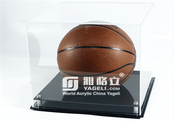 Les gens demandent également: qu'est-ce qu'une boîte de présentation de basket-ball en acrylique